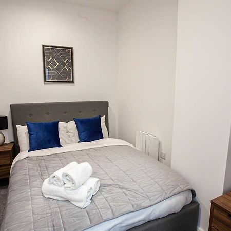 Lovely Open Plan 1 Bedroom Apartment In Bolton Ngoại thất bức ảnh