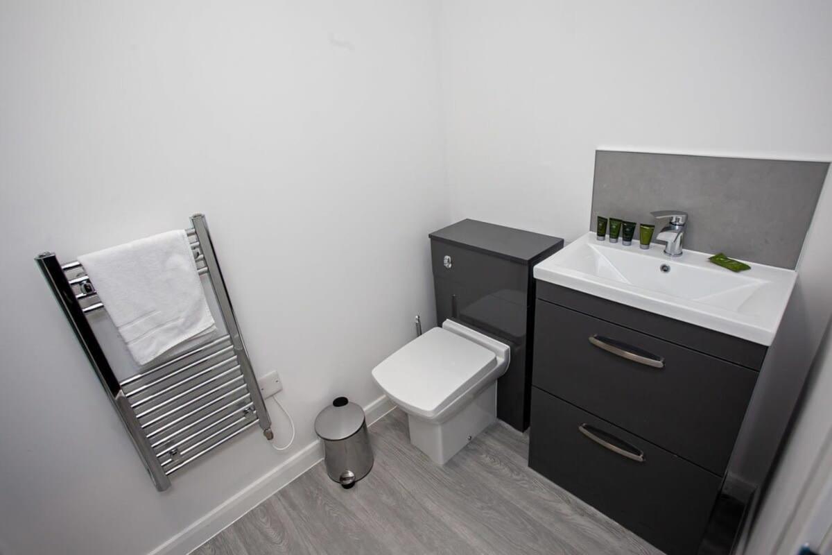 Lovely Open Plan 1 Bedroom Apartment In Bolton Ngoại thất bức ảnh