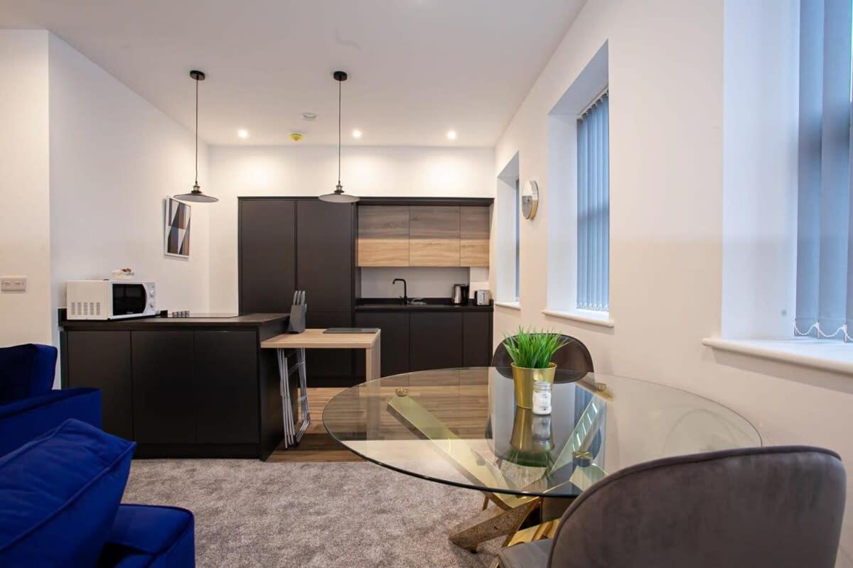 Lovely Open Plan 1 Bedroom Apartment In Bolton Ngoại thất bức ảnh