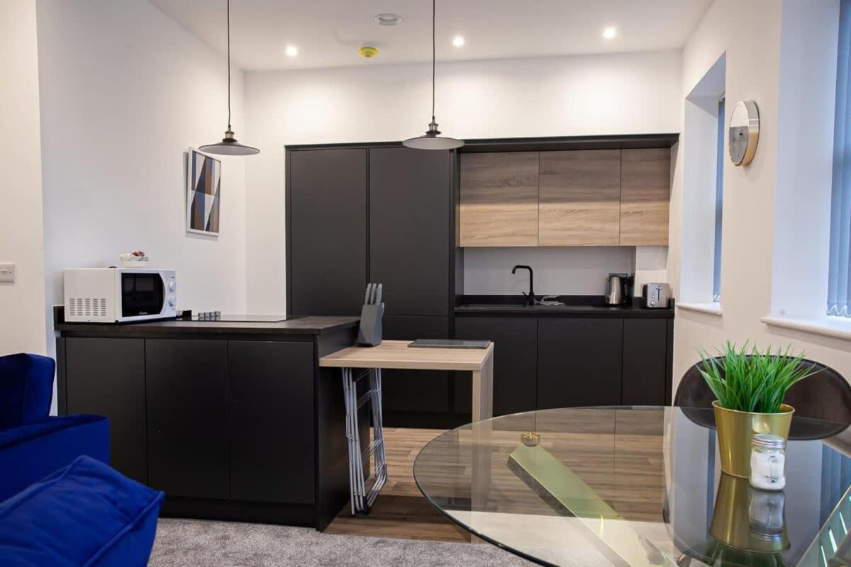 Lovely Open Plan 1 Bedroom Apartment In Bolton Ngoại thất bức ảnh