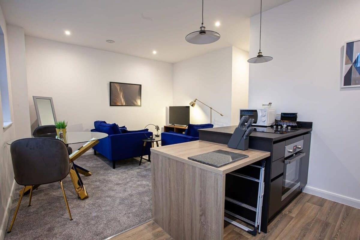 Lovely Open Plan 1 Bedroom Apartment In Bolton Ngoại thất bức ảnh