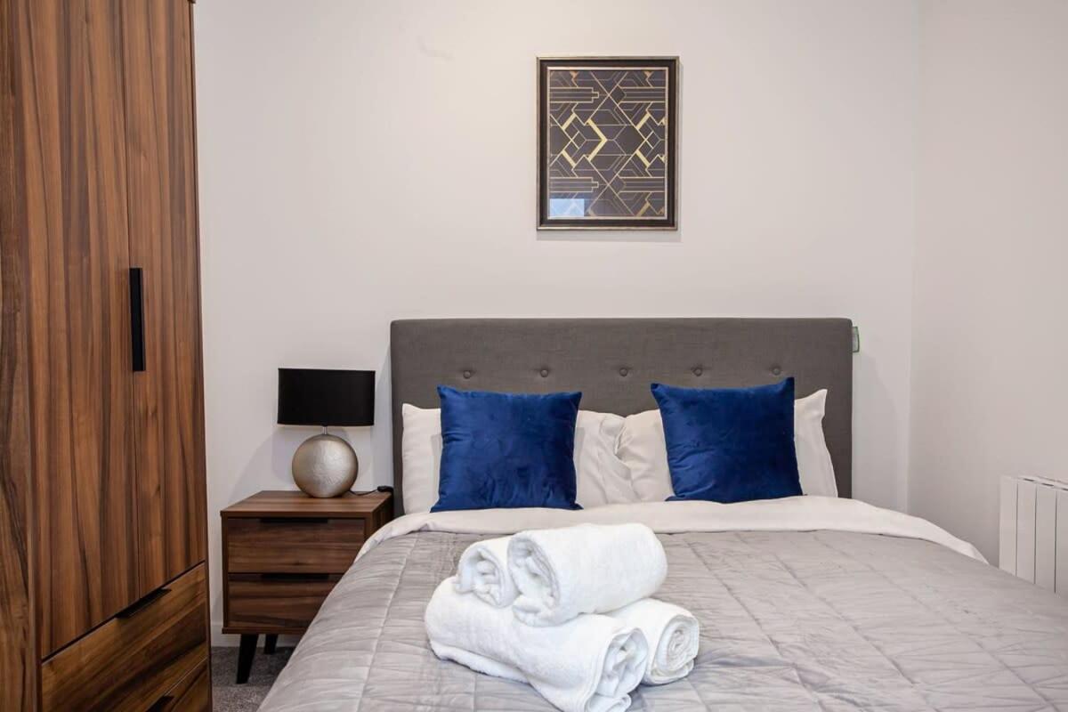 Lovely Open Plan 1 Bedroom Apartment In Bolton Ngoại thất bức ảnh