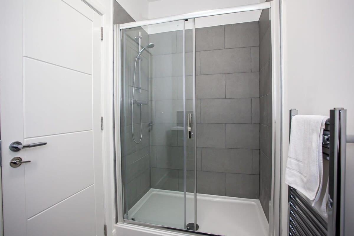 Lovely Open Plan 1 Bedroom Apartment In Bolton Ngoại thất bức ảnh